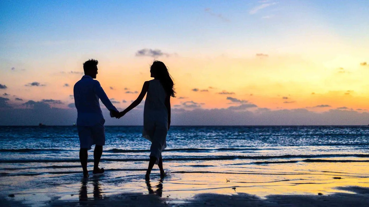 THE CHOICES WHICH CAN MAKE COMMITTED SOMEONE AND STAY FOR EXISTENCE-COMMITTED RELATIONSHIP