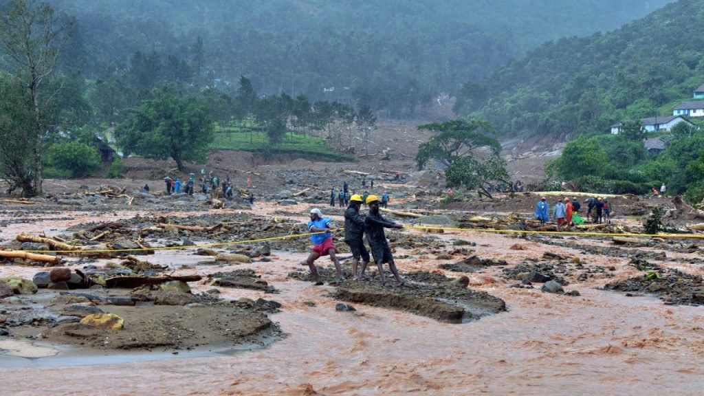LANDSLIDES IN KERALA | MORE THAN 100 DEAD 1 LANDSLIDE 1